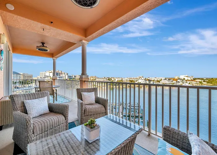 Waterfront 3b Balcony Hot Tub & Pool Near Ferienhaus
