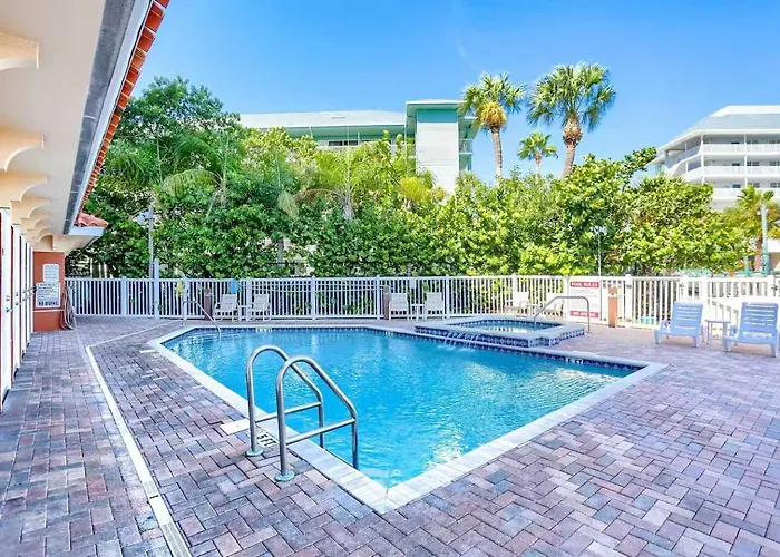 Waterfront 3b Balcony Hot Tub & Pool Near Holiday home Clearwater Beach