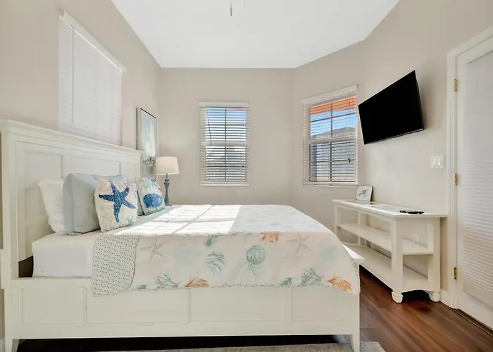Waterfront 3b Balcony Hot Tub & Pool Near Holiday home Clearwater Beach