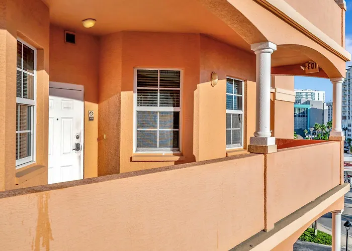 Holiday home Waterfront 3b Balcony Hot Tub & Pool Near